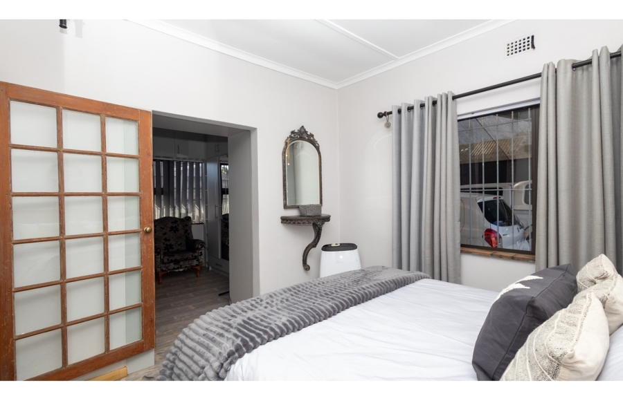 5 Bedroom Property for Sale in Avondale Western Cape